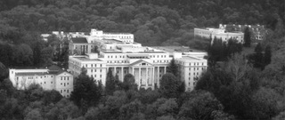 Greenbrier_resort_full_view_up_medium