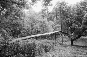 Swinging_bridge1_up_medium