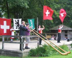 Alp_horns_and_flag_throwing_medium