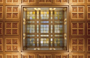 Supremecourt_ceiling_and_skylight_medium