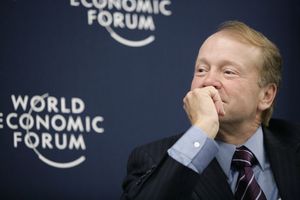 John_chambers_world_economic_forum_2007_medium